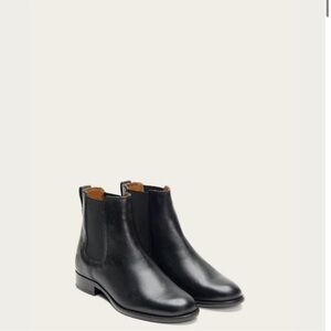 Frye women's black leather short ankle boots Carly Chelsea size 7.5M